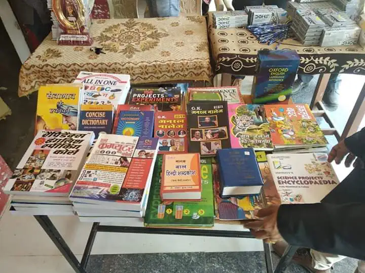 Stationery distribution, photo 2