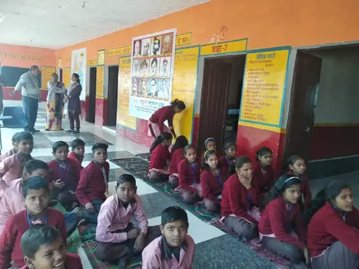 Stationery distribution, photo 5