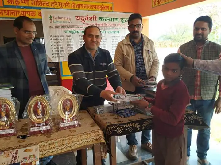 Stationery distribution, photo 6