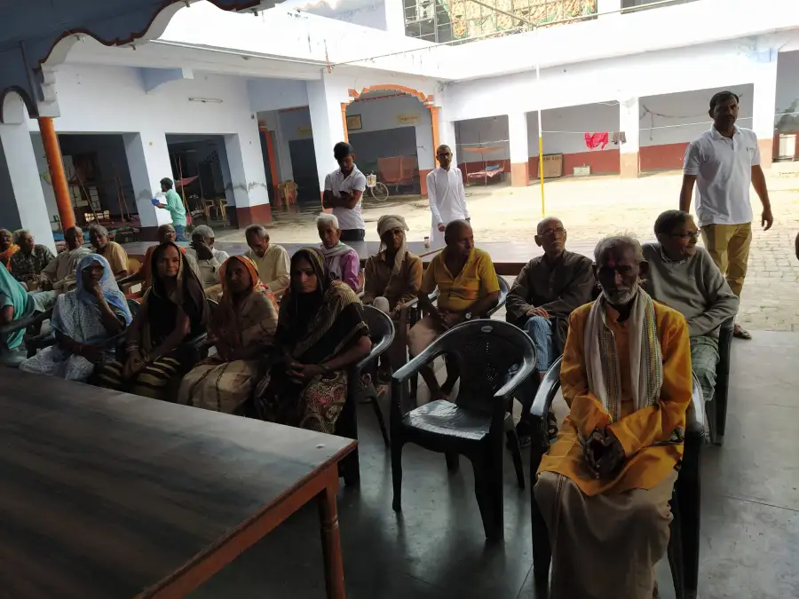 Blanket distribution, photo 2