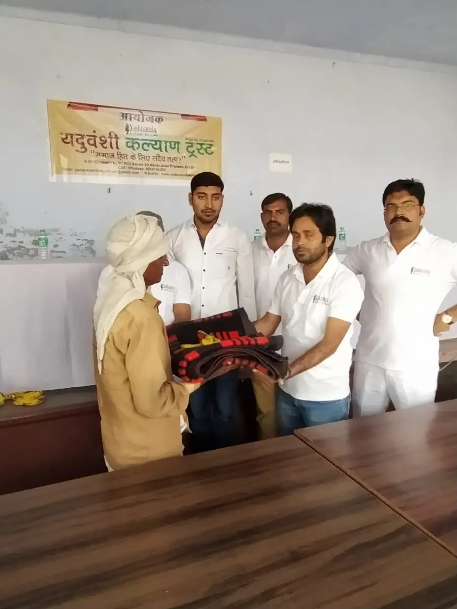 Blanket distribution, photo 11