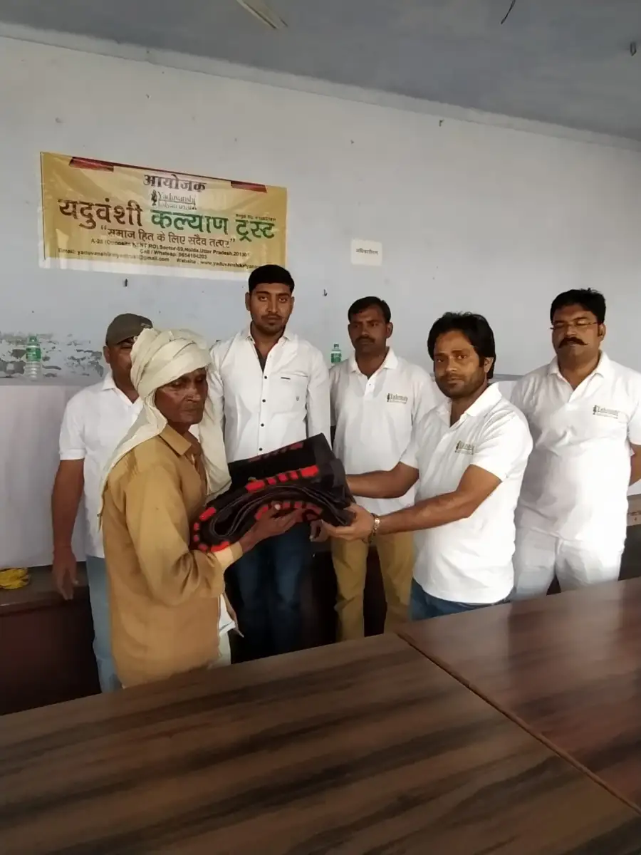Blanket distribution, photo 12