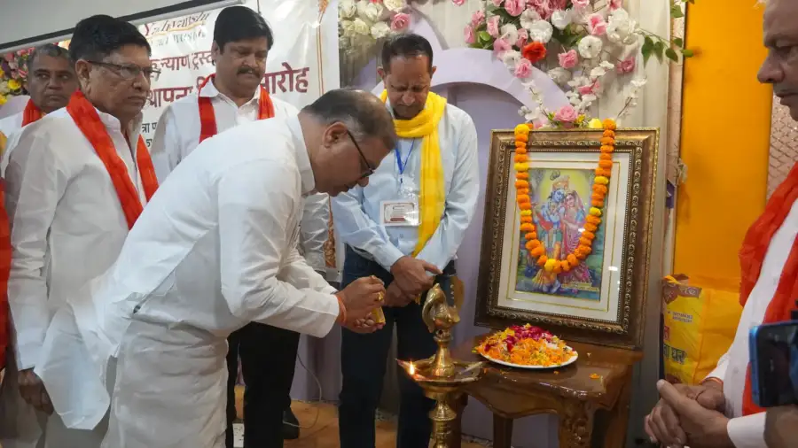 Lighting the lamp to open the Foundation Day programme